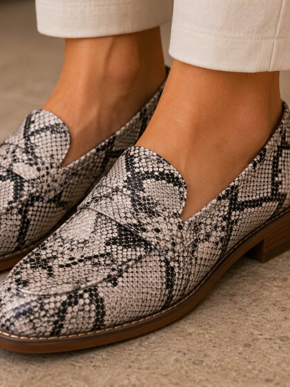 EUC Women's Skechers Air Cooled Memory Foam Python Snake Print Loafers 7.5